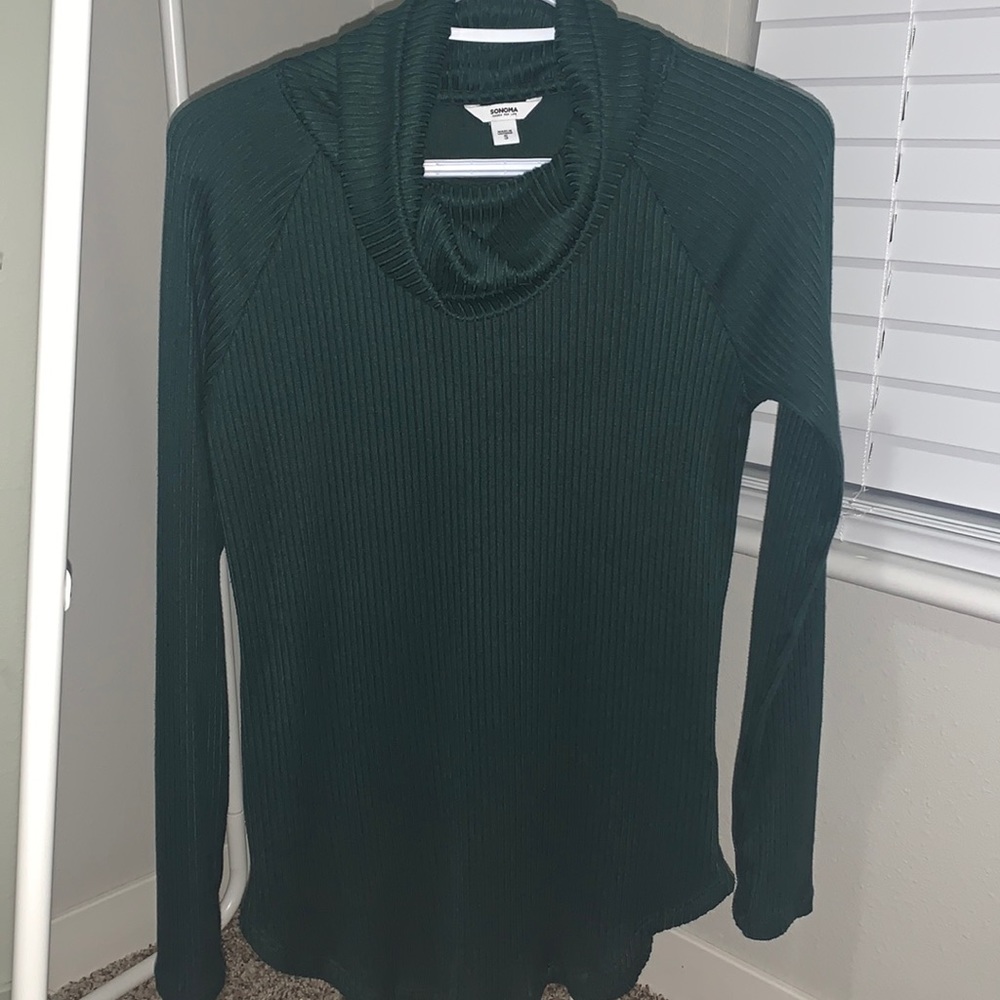 GREEN TURTLENECK SWEATER